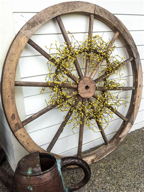 Decor: Old wooden wagon wheel. Wagon Wheel Table, Wagon Wheel Garden ...