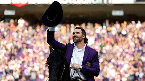 NFL great Jared Allen enters US Bank Stadium on horseback before entering Vikings’ Ring of Honor ...