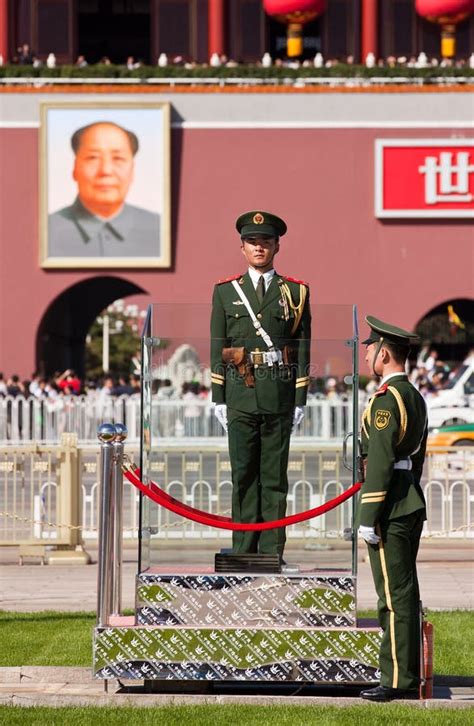 Portrait of Mao Zedong at Tiananmen Square Editorial Stock Photo - Image of peking, chairman ...