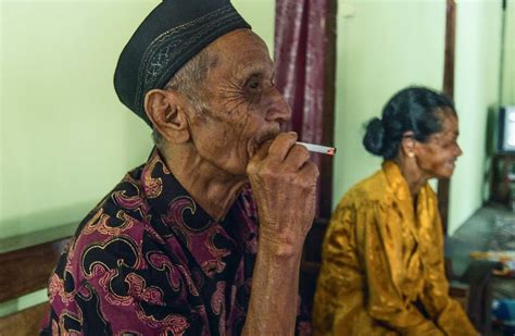 ROKOK KRETEK | Kretek sangat disukai oleh kebanyakan masyara… | Flickr