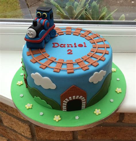 The 25+ best Thomas the tank cake ideas on Pinterest | Thomas cakes, Thomas the train engine and ...