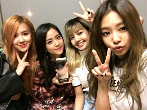 blackpink ft selena being cute (yo daily dose of uwu) | allkpop Forums