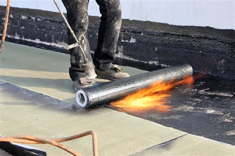 Waterproofing flat roof with bitumen sealing membranes - Toiture Prestige