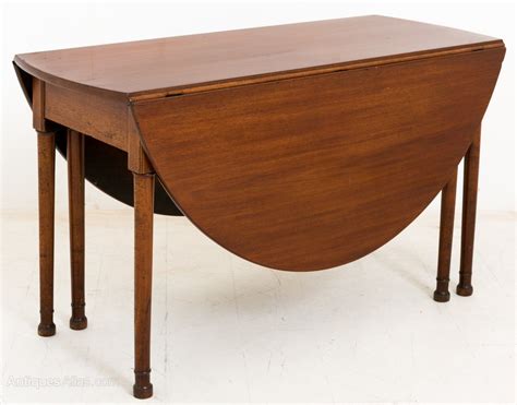 Mahogany Oval Drop Leaf Dining Table - Antiques Atlas