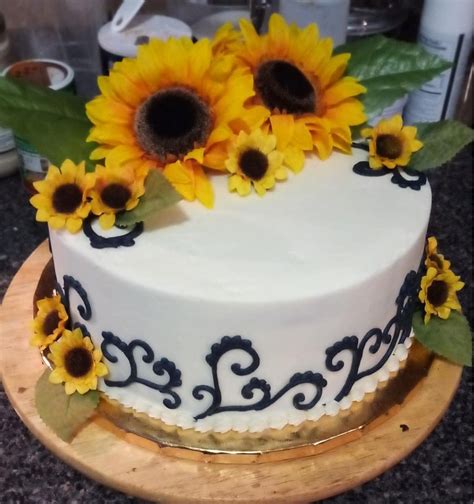 Sunflower Birthday Cake | Sunflower birthday cakes, Sunflower cakes, Cake