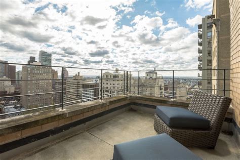 Bright and airy Rittenhouse Square condo with sunroom asks $1.6M - Curbed Philly