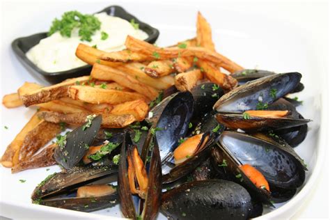 Belgium - National Dish - Moules-frites