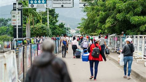 Colombia and Venezuela agree to increase military presence at border ...