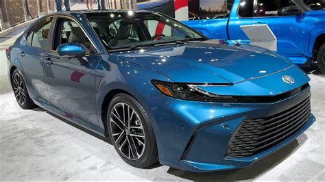 New TOYOTA CAMRY 2025 - first look & VISUAL REVIEW (XLE Hybrid) - YouTube