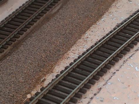 How to Realistically Ballast Your Track – The Model Railroad Benchwork ...