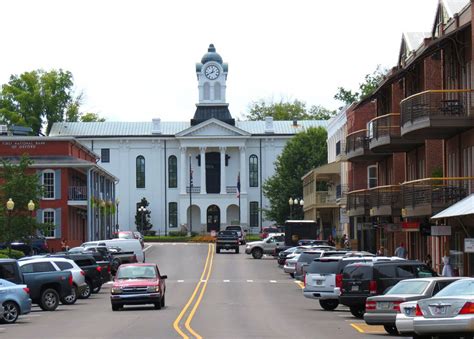 15 Best Small Towns to Visit in Mississippi - The Crazy Tourist