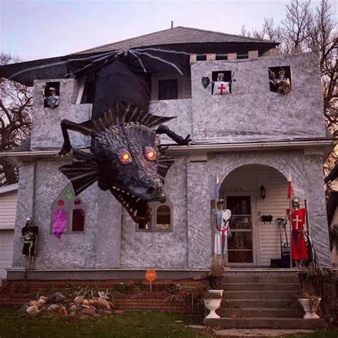 Some Of The Best Halloween Decorations To Make Your Neighborhood Proud ...