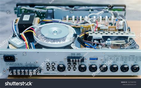 7,128 Audio Equipment Repair Images, Stock Photos & Vectors | Shutterstock