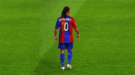 Ronaldinho Gaucho Moments Impossible To Forget - YouTube