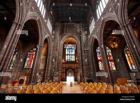 Manchester cathedral hi-res stock photography and images - Alamy