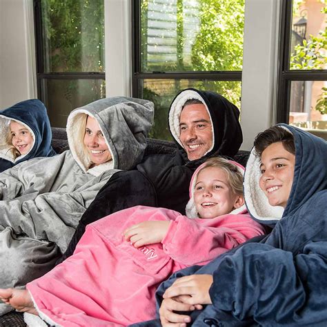 🥇The Best Sweatshirt Blanket Hoodie - The Comfy vs Oodie (January 2025)