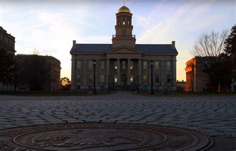 University of Iowa Rankings, Campus Information and Costs | UniversityHQ