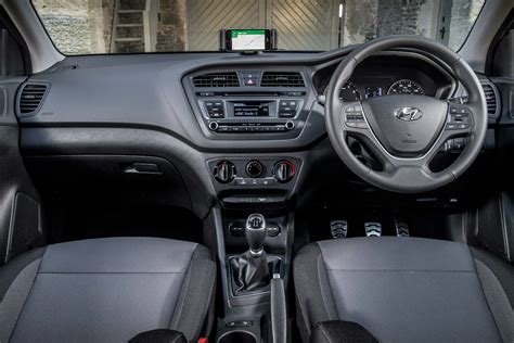 Hyundai i20 Active (2018-2020) Interior & Infotainment | carwow