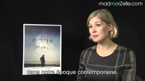 Rosamund Pike - « Gone Girl » interview vidéo - YouTube