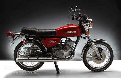 Photograph Suzuki GT250 by Zechariah Stamp on 500px