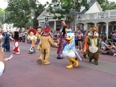 Donald Duck & Friends | Celebrate a Dream Come True Parade. … | Flickr