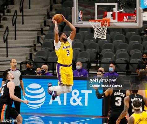 Anthony Davis Dunk Photos and Premium High Res Pictures - Getty Images