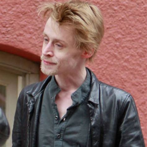 Macaulay Culkin Looks So Thin! Is He OK? | Macaulay culkin, Celebrities ...