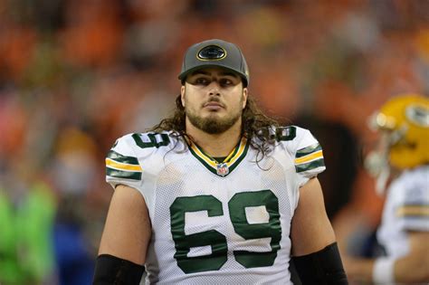 Packers Extend David Bakhtiari