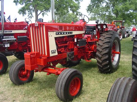 Farmall 806 | Farmall, Vintage tractors, Farmall tractors