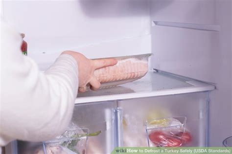 How to Defrost a Turkey Safely (USDA Standards): 3 Steps