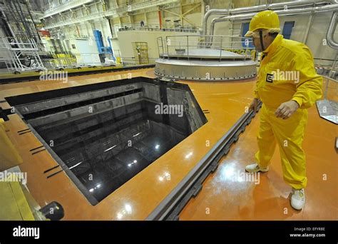 Nuclear power plant cooling pool hi-res stock photography and images ...