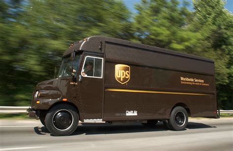 These Old School Photos Show The Evolution Of UPS' Big Brown Delivery Fleet | HuffPost UK Business