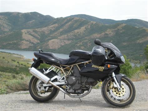 Review of Ducati 900 Monster 1999: pictures, live photos & description Ducati 900 Monster 1999 ...