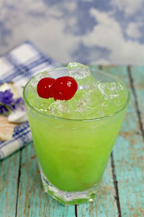 Green Iguana Cocktail - My Incredible Recipes