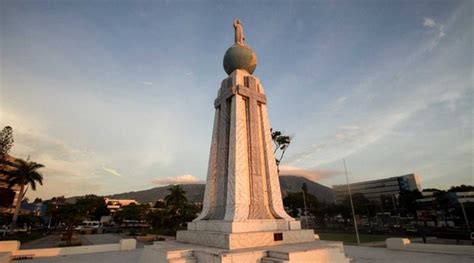 Monumento en plaza Salvador del Mundo cumple 76 años | Prensa Gráfica