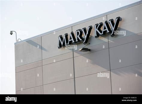 A Mary Kay Cosmetics distribution center in Hoffman Estates, Illinois ...