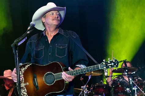 Alan Jackson Shares 2017 Honky Tonk Highway Tour Plans