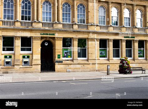 Local lloyds bank branch hi-res stock photography and images - Alamy