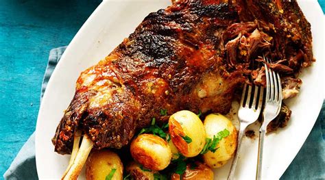 Slow-Roasted Lamb with Lemon, Garlic and Rosemary | Cookery - MAG THE WEEKLY