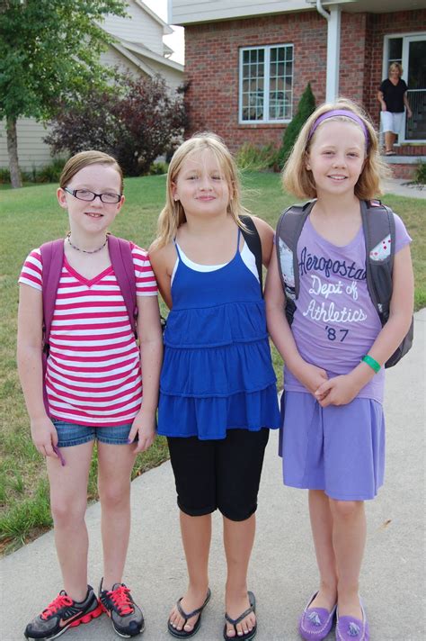 Rouse House: First day of 4th grade for Claire!!