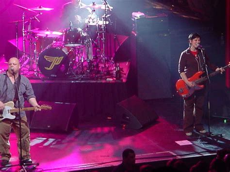 File:Pixies in Kansas City, October 1, 2004.jpg - Wikimedia Commons