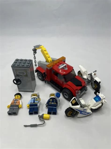 LEGO CITY POLICE Tow Truck Trouble Set 60137 Complete 2017 Retired $20. ...