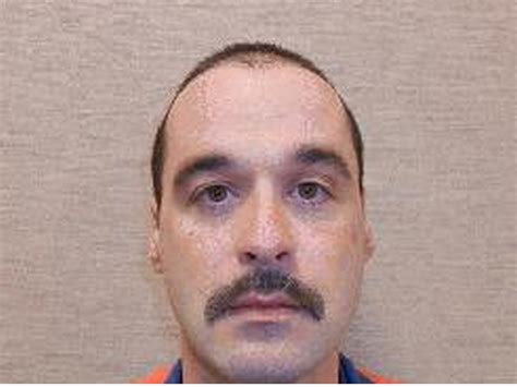 Multiple murderer escapes from Michigan prison - CBS News