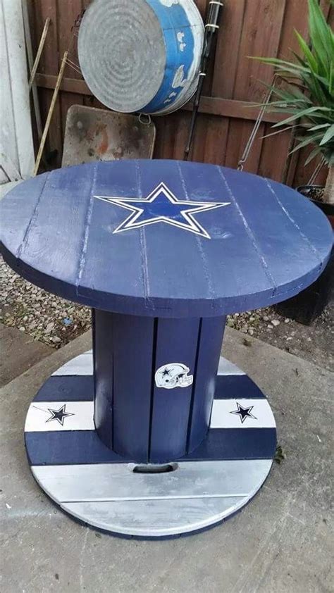 I like this idea. I'd paint it differently but it's still cool. | 1000 | Dallas cowboys decor ...