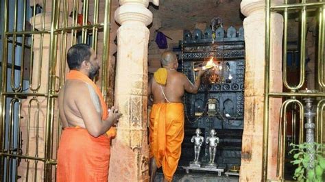 Sri Raghavendra Swamy Mantralayam