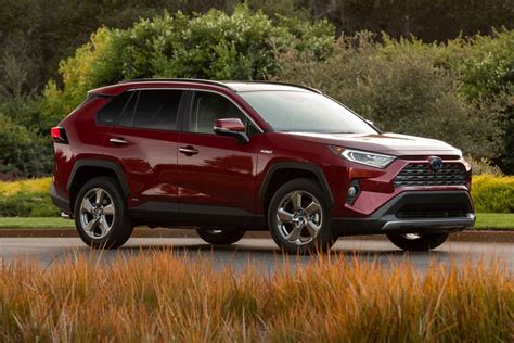 2021 Toyota RAV4 Hybrid Goes Highbrow With New XLE Premium Trim | Cars.com