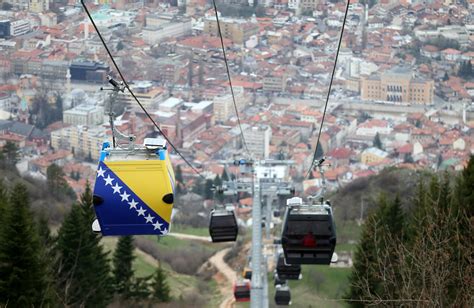 Bondinho histórico de Sarajevo é reinaugurado depois de 26 anos - 09/04/2018 - Turismo - Folha