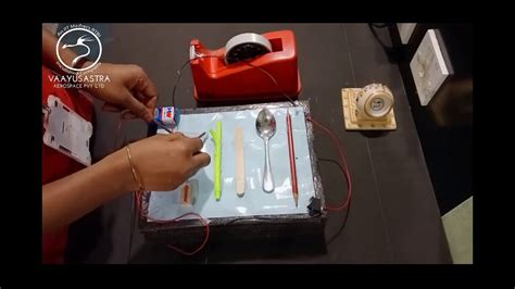 Conductor & Insulator DIY Experiment for Children | Simple Science projects for Kids ...