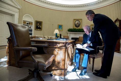 Biden Oval Office / Oval Office Gets A Slight Makeover Under President ...