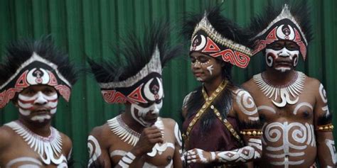 [Lengkap] Tari Sajojo Papua: Sejarah, Fungsi, Gerakan, Kostum + Video